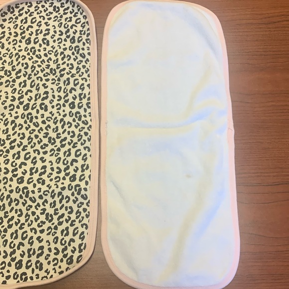 Gerber terry Knit Burp Cloths (4) with matching bibs (3) - Picture 8 of 12